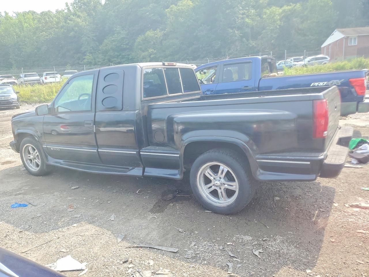 1996 Chevrolet Gmt-400 C1500 - Image 2