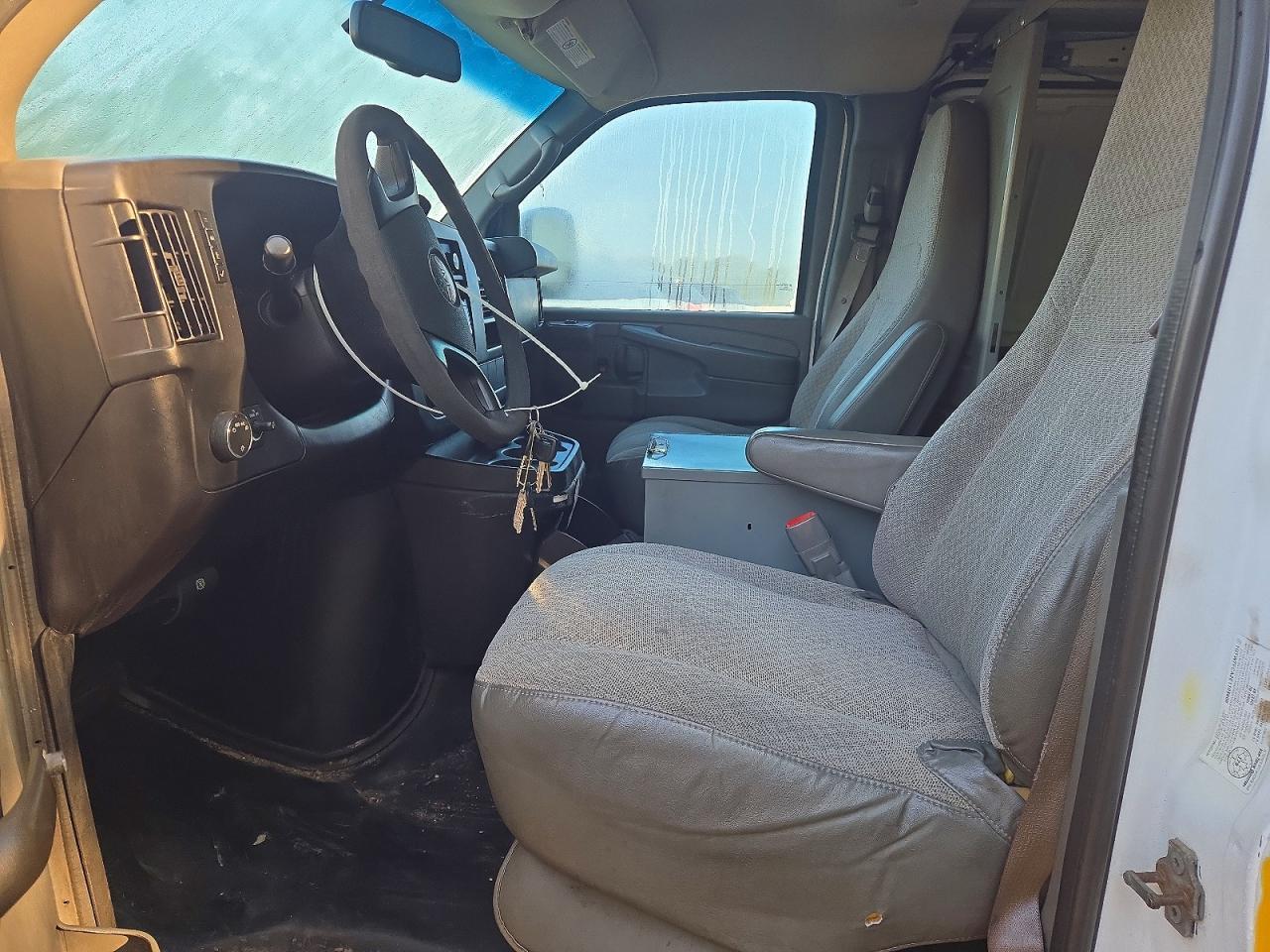 2014 GMC Savana 2500 Cargo Delivery Van - Image 7