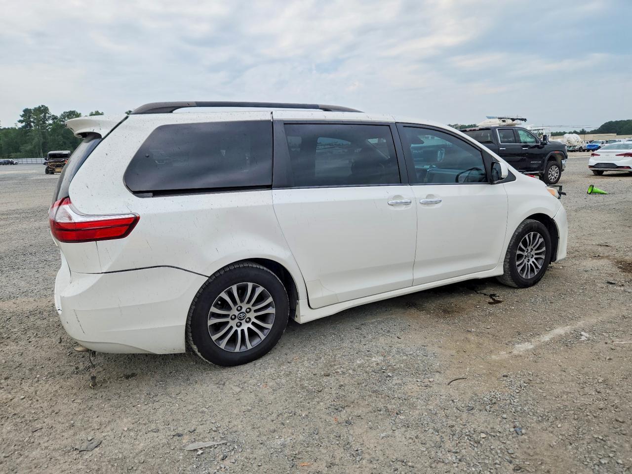 2019 Toyota Sienna Xle 8-Passenger - Фото 3