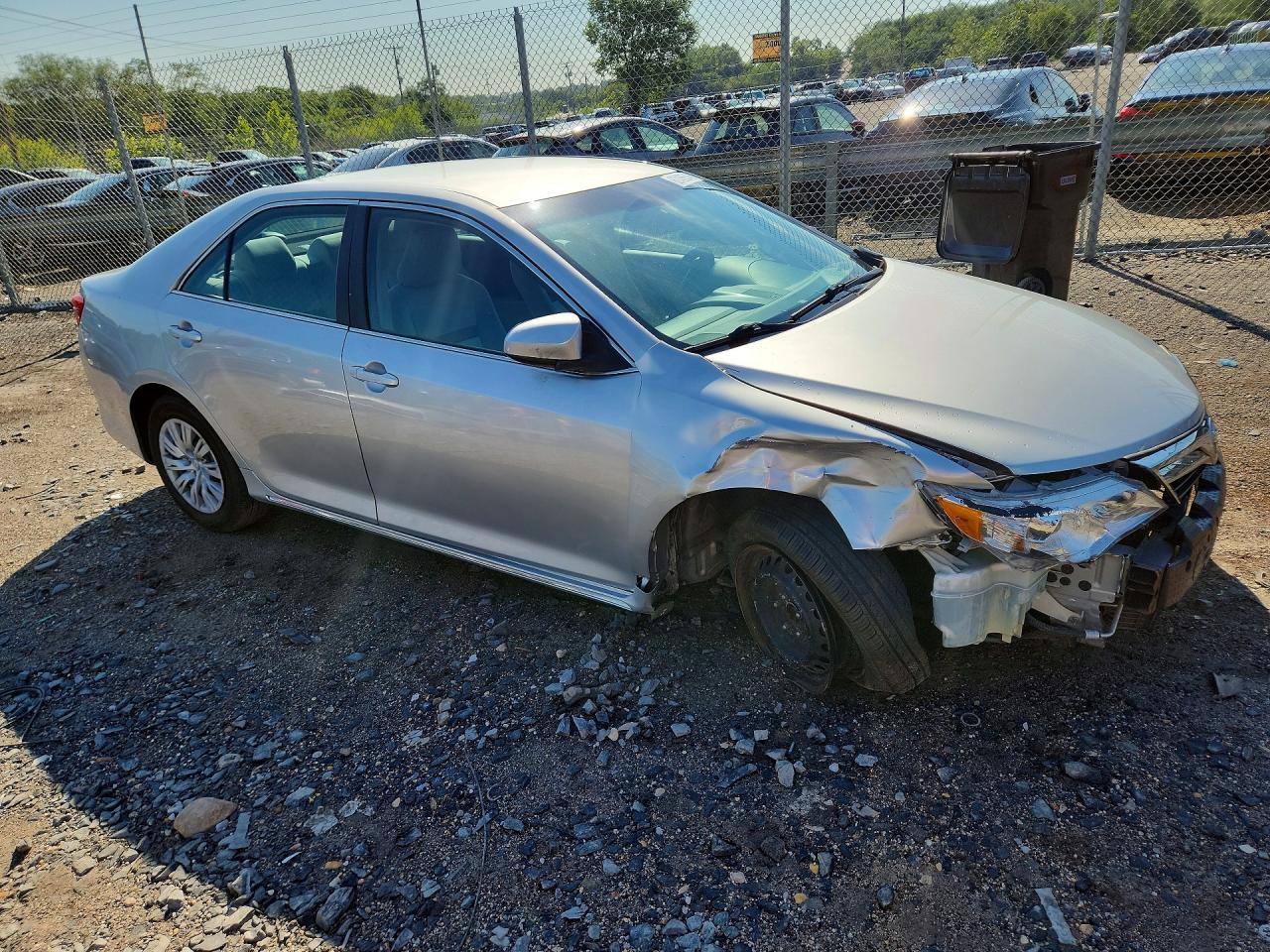 2014 Toyota Camry Le - Image 4