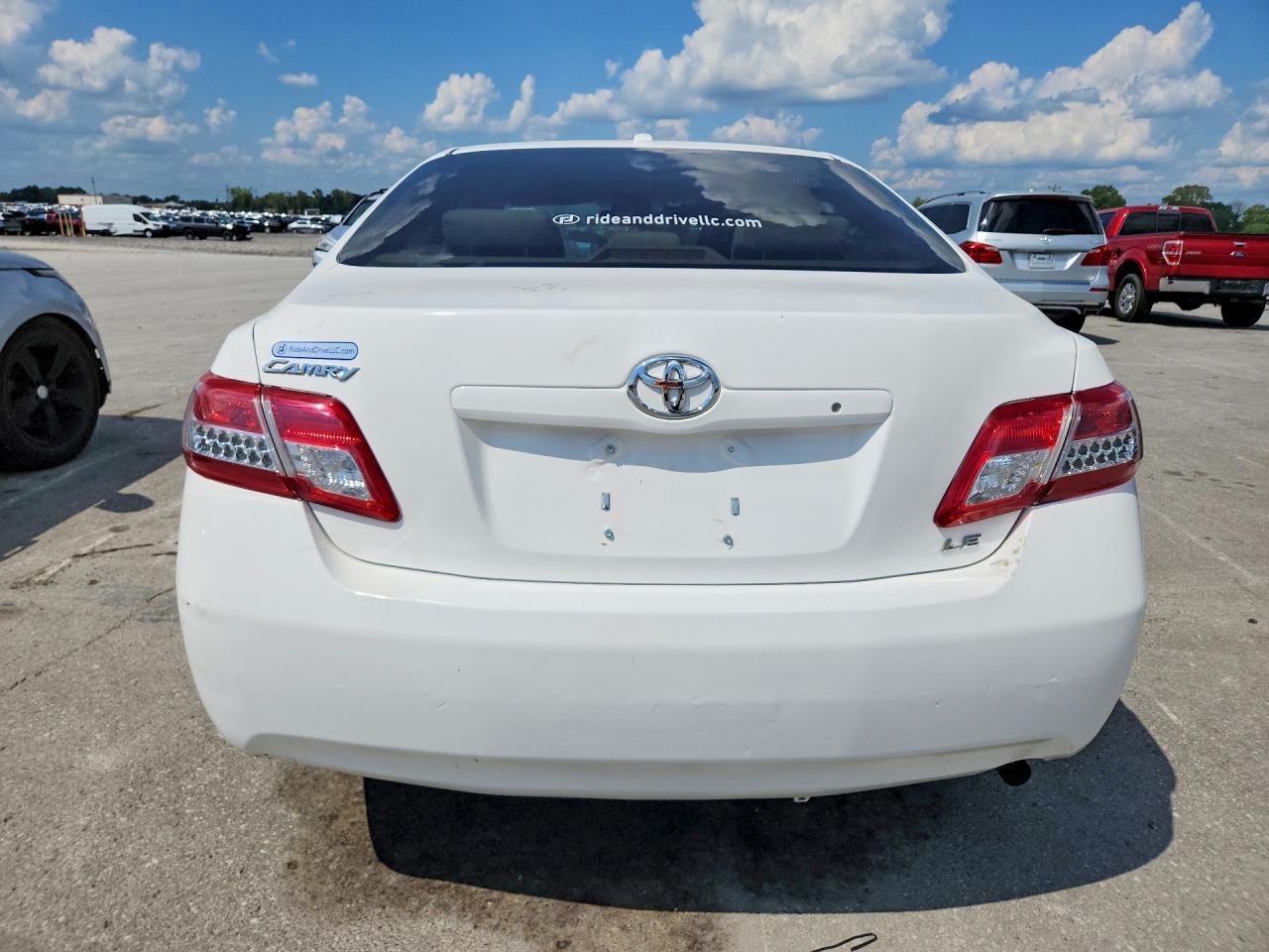 2010 Toyota Camry Le - Фото 6