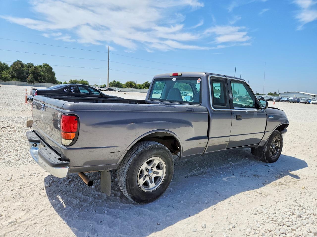 2000 Mazda B2500 Cab Plus - Фото 3
