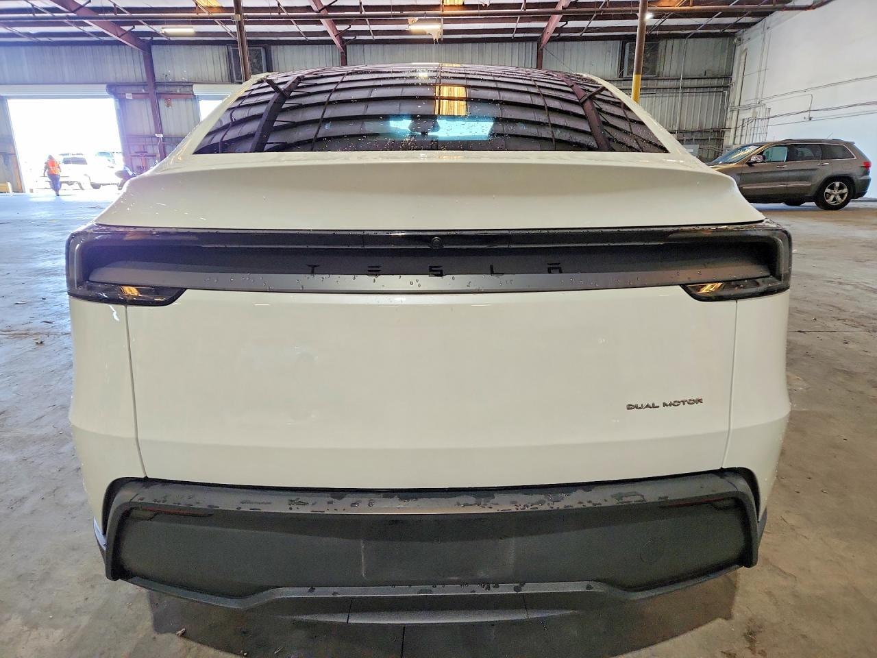 2026 Tesla Model Y - Фото 6
