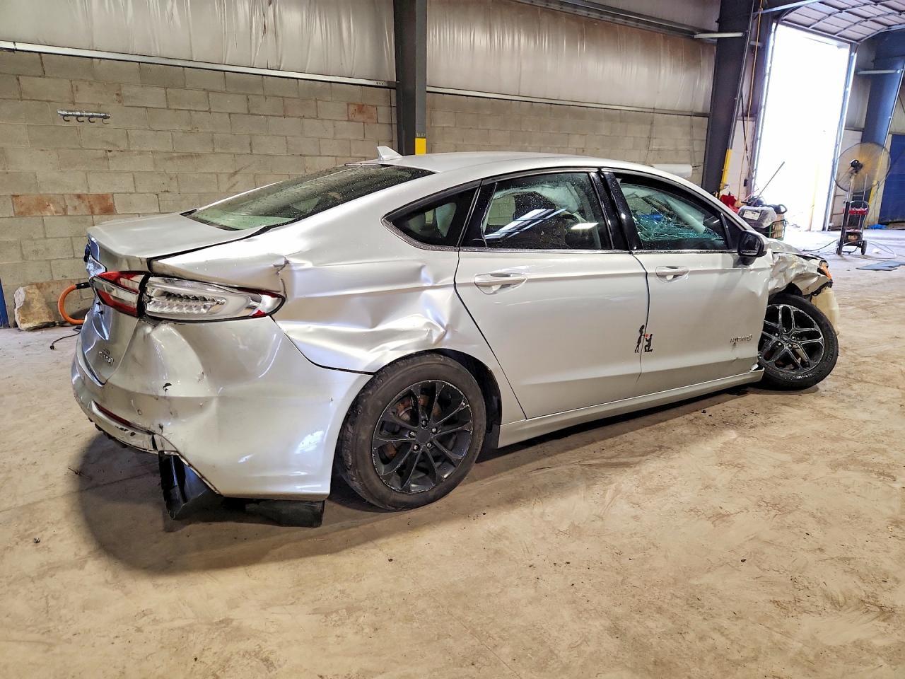 2019 Ford Fusion Se - Фото 3