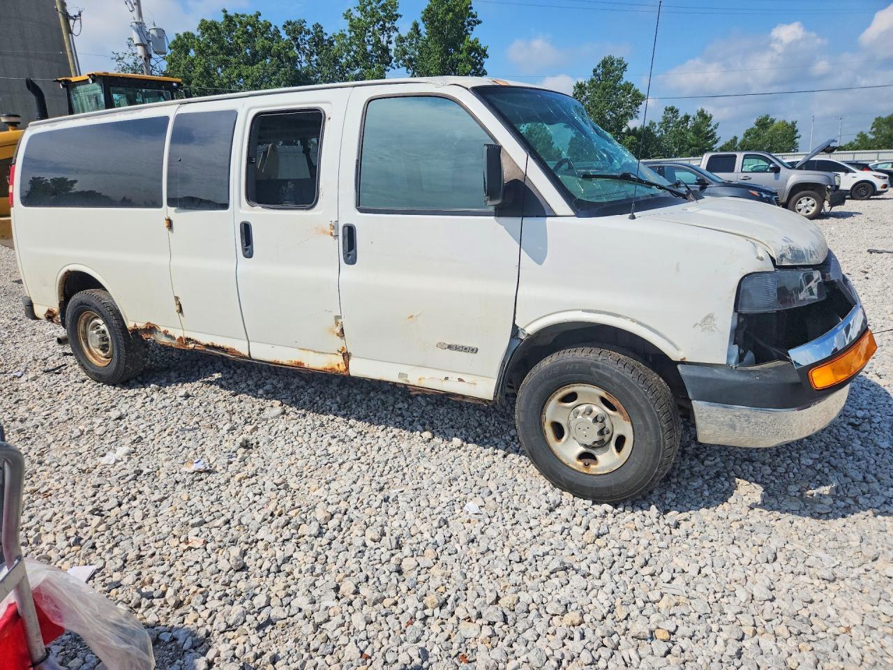 2005 Chevrolet Express G3500 - Image 4