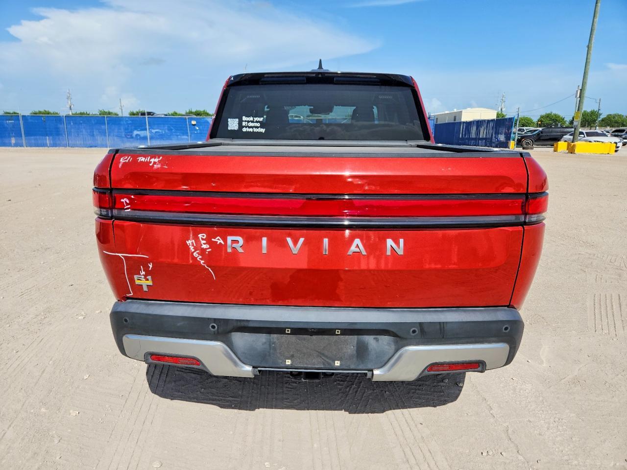 2023 Rivian R1T Adventure - Фото 6