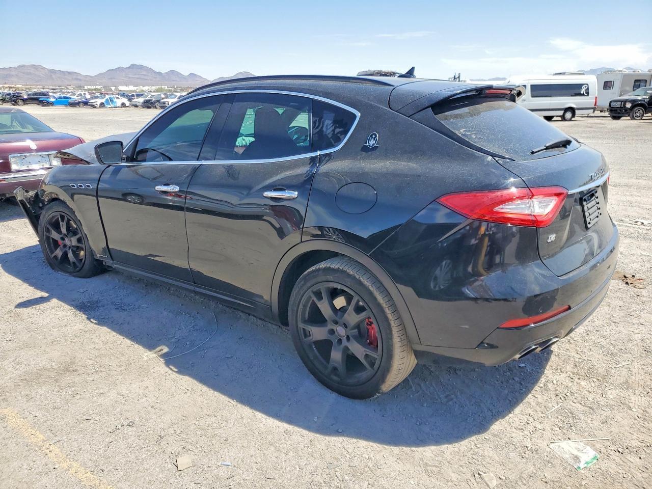 2018 Maserati Levante Sport - Фото 2