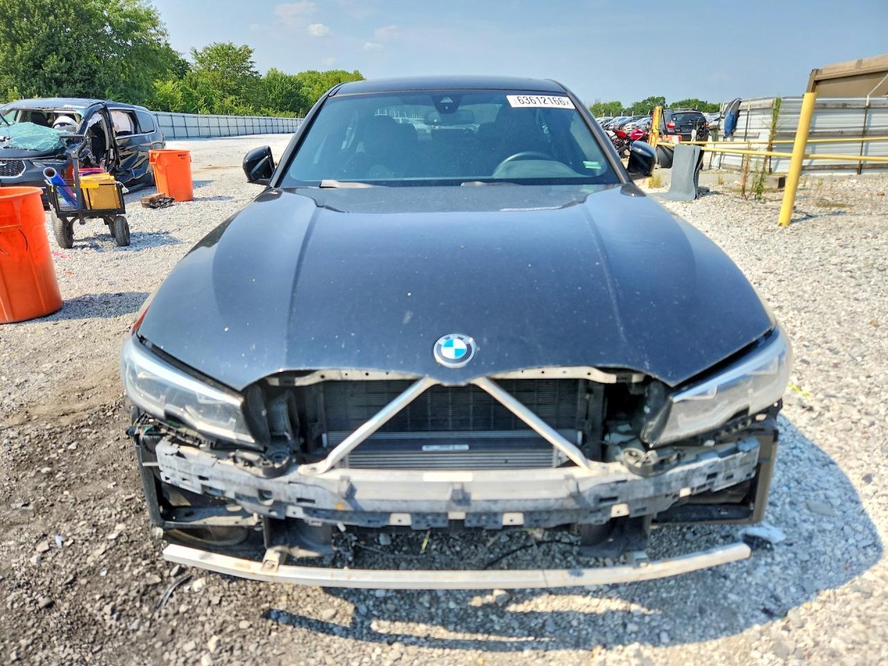 2022 BMW 330Xi - Фото 5