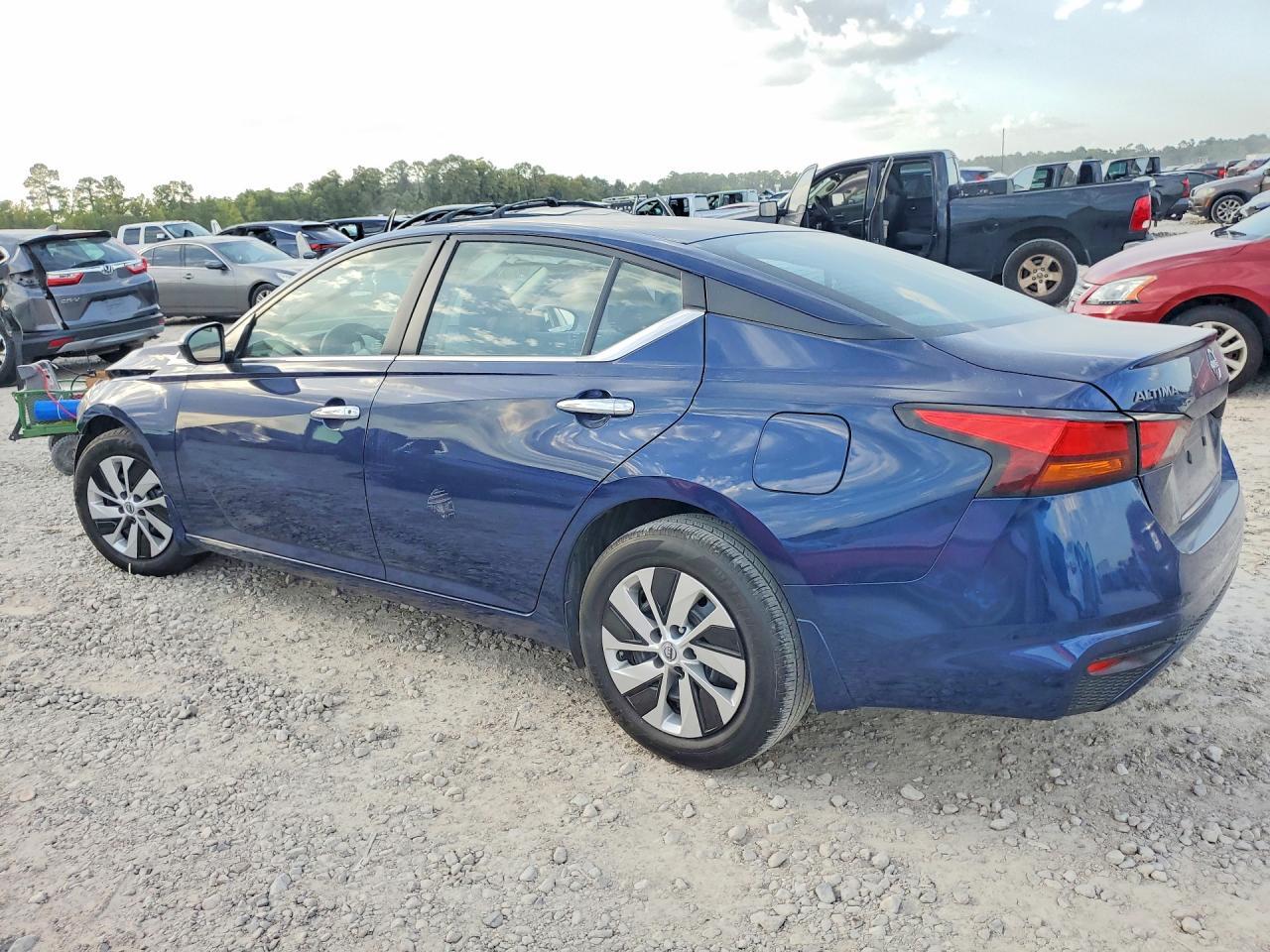 2024 Nissan Altima S - Фото 2