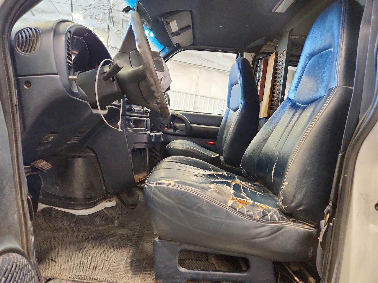 1999 GMC Safari Xt - Image 7