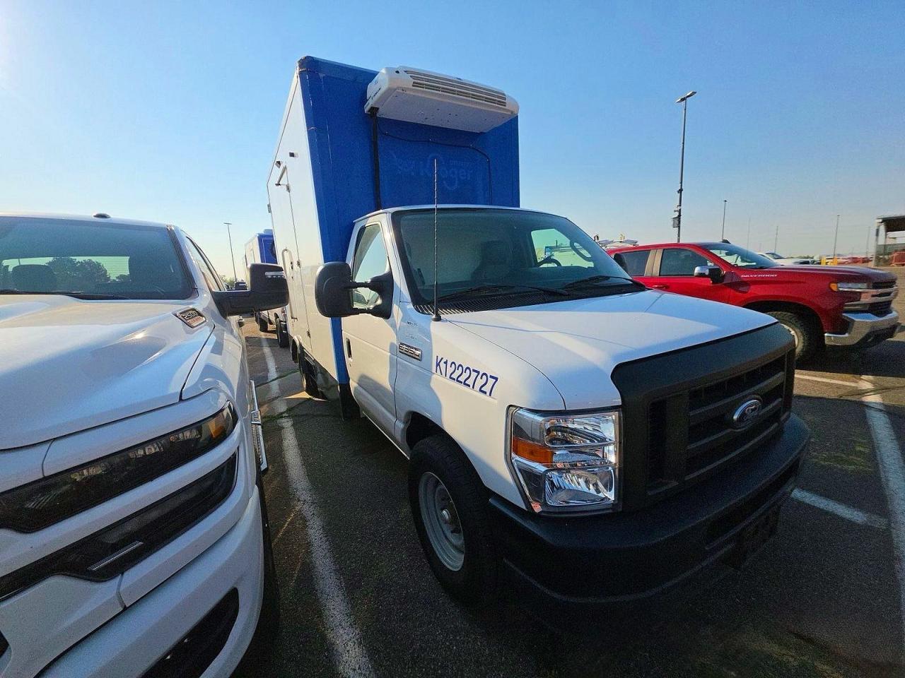 2023 Ford Econoline E350 Super Duty Cutaway Van - Фото 2