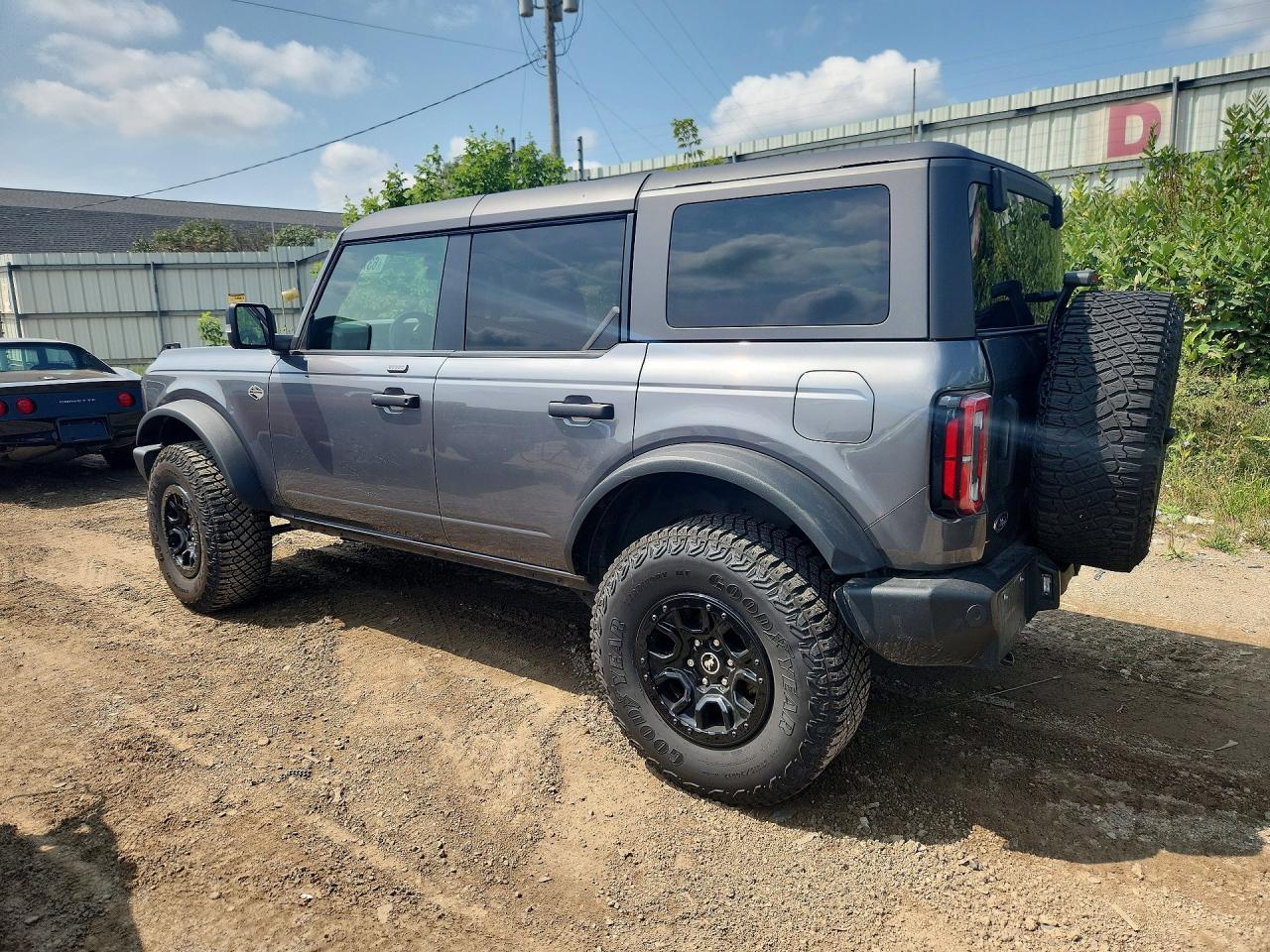 2022 Ford Bronco Base - Image 2