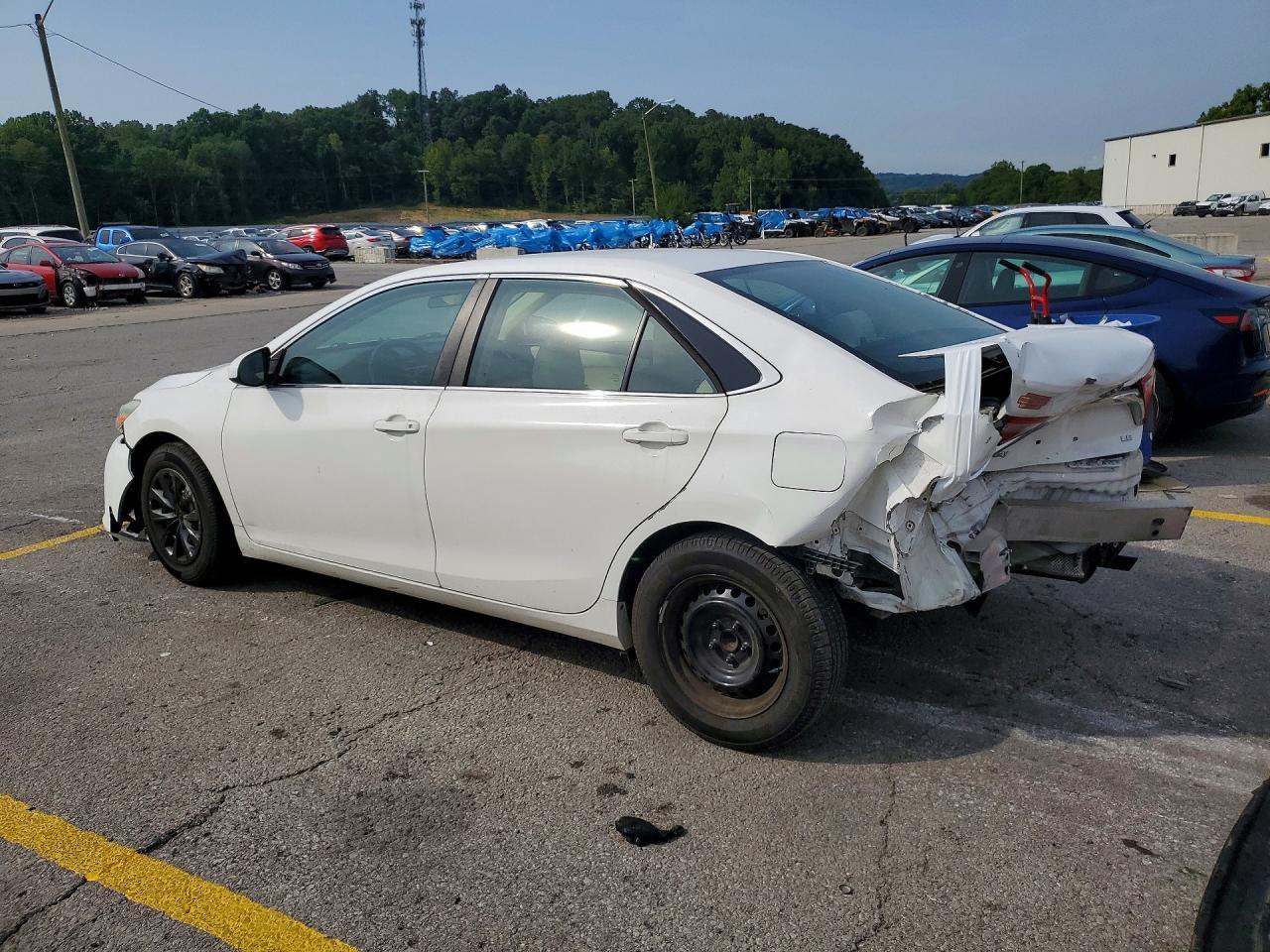 2015 Toyota Camry Le - Image 2