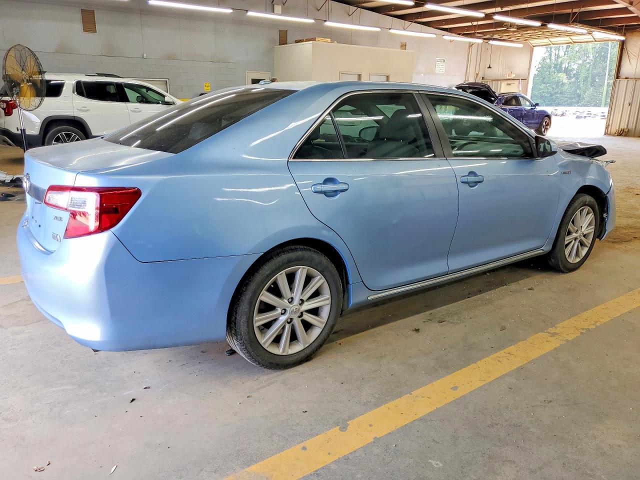 2012 Toyota Camry Hybrid Xle - Image 3