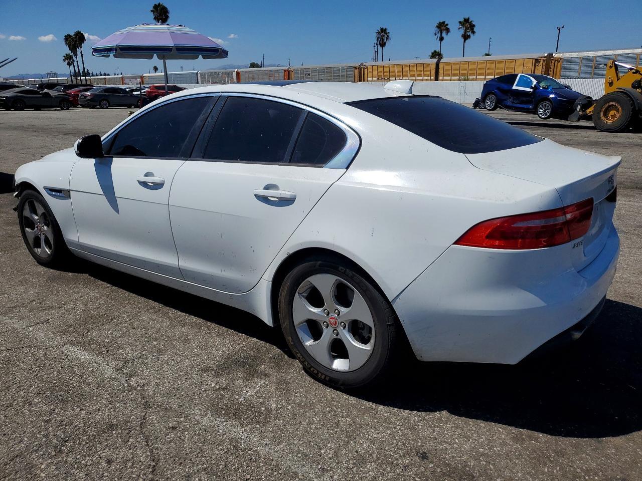 2018 Jaguar Xe - Фото 2