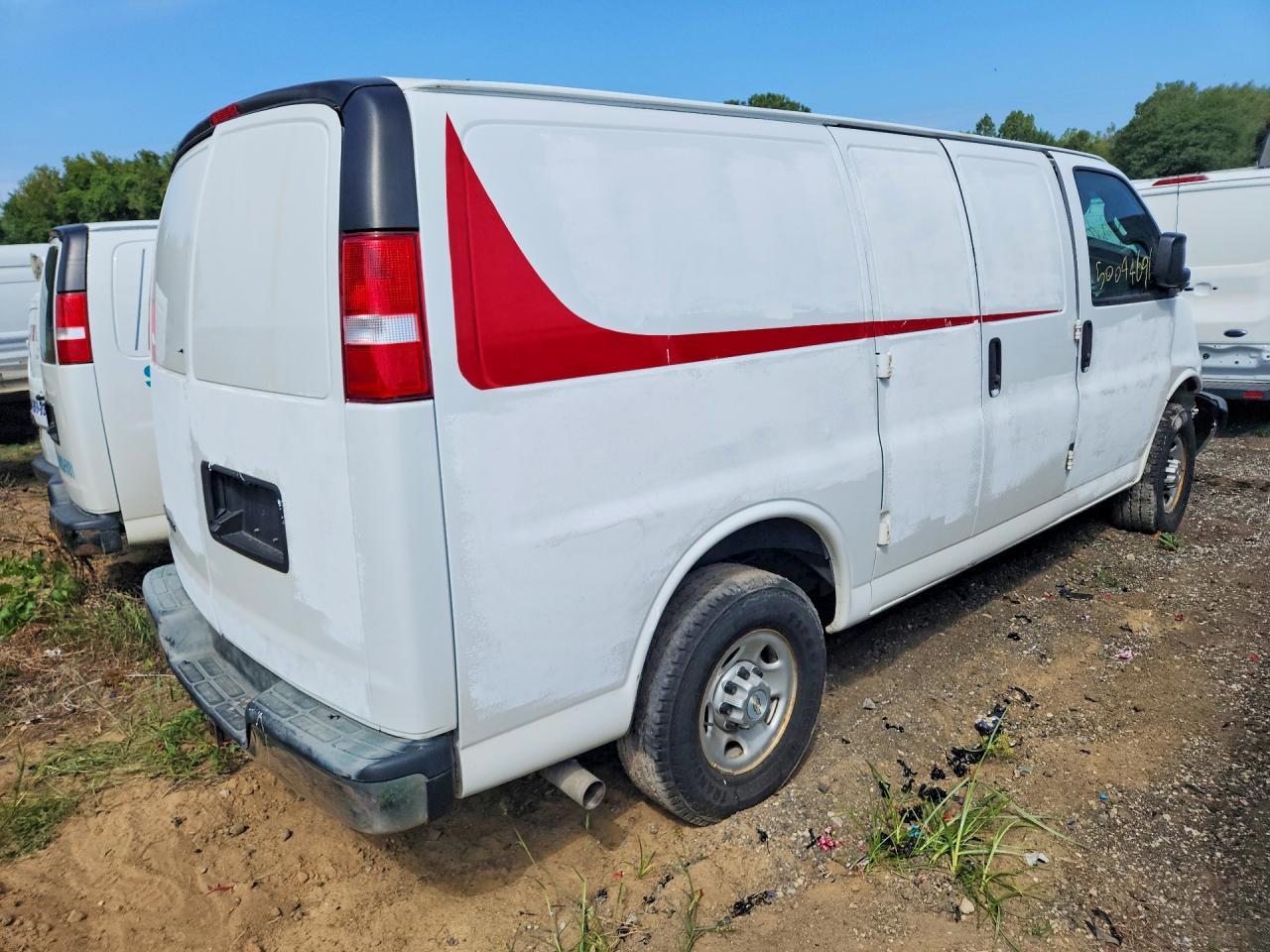 2021 Chevrolet Express G2500 - Фото 3