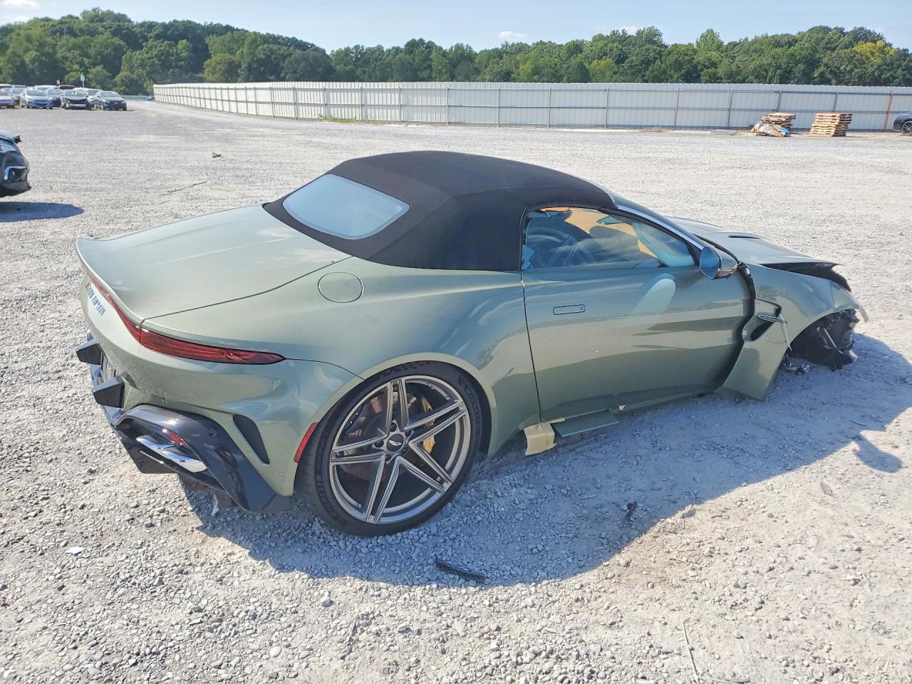 2026 Aston Martin Vantage - Image 3