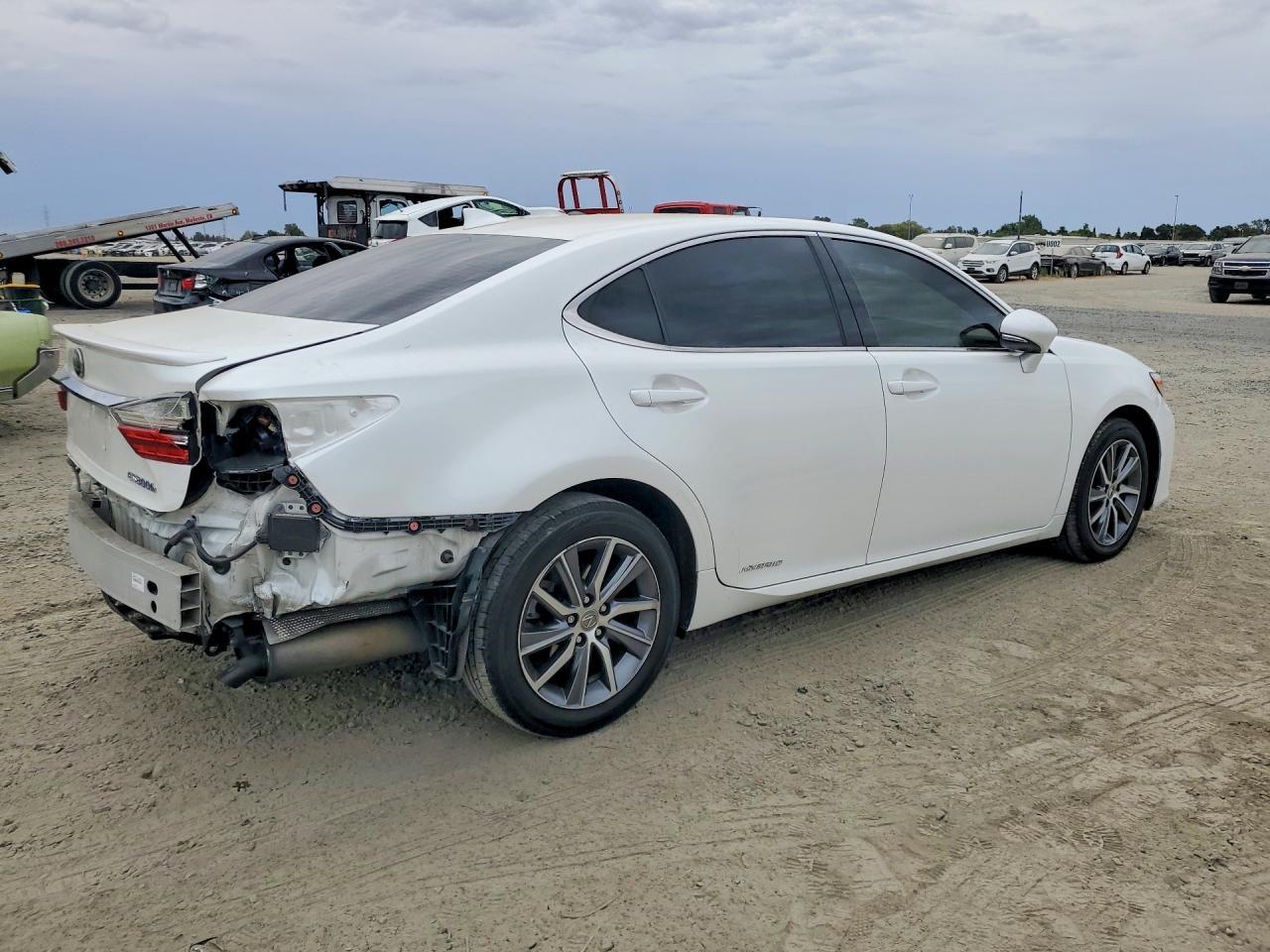 2016 Lexus Es 300H - Image 3