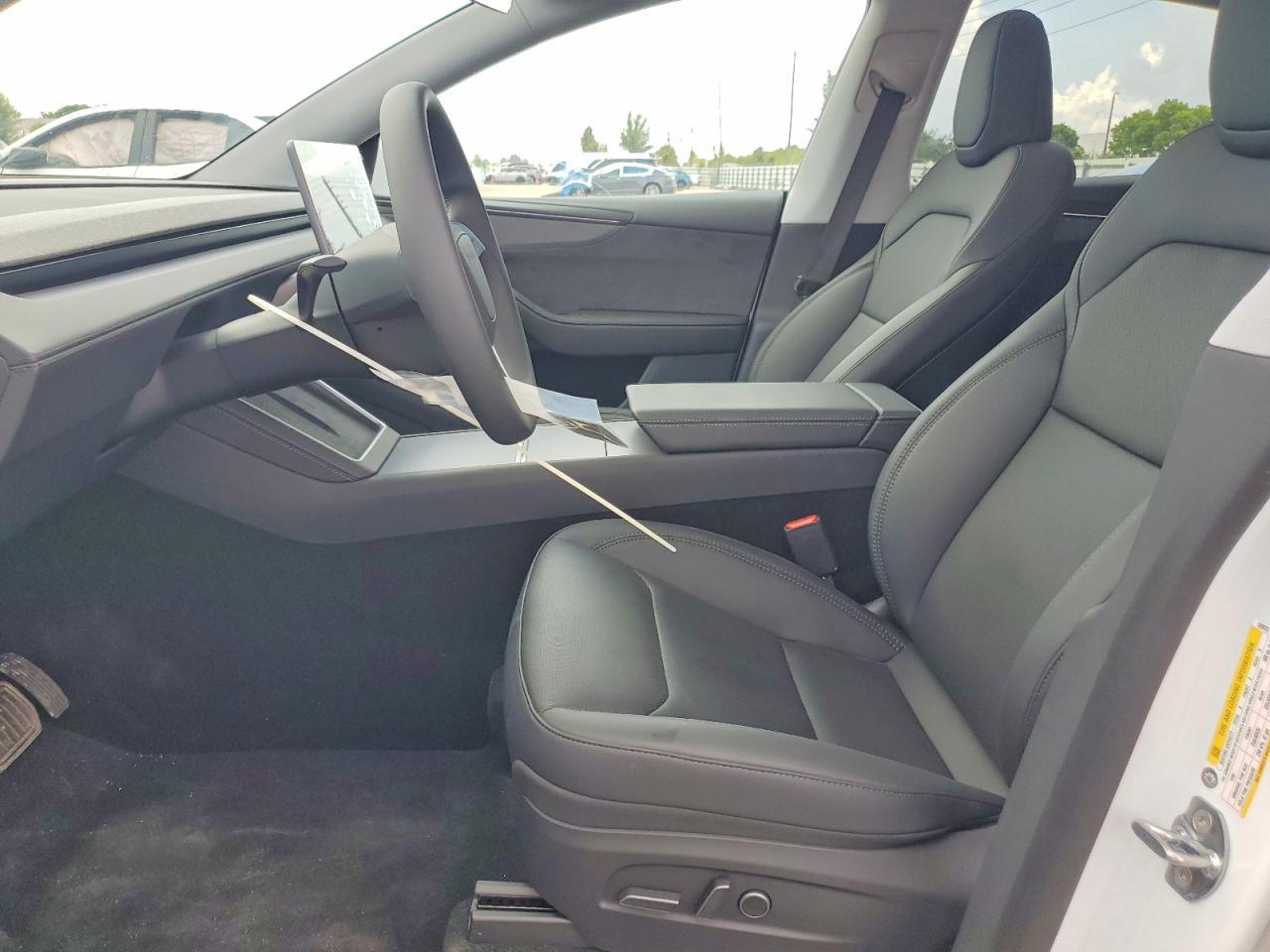 2026 Tesla Model Y - Фото 7