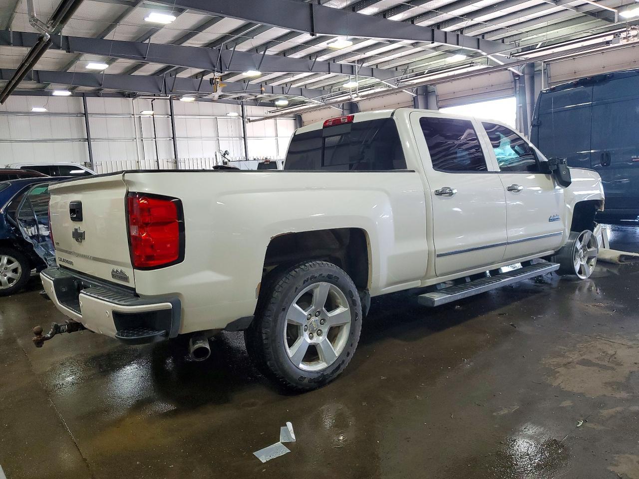 2014 Chevrolet Silverado K1500 High Country - Image 3