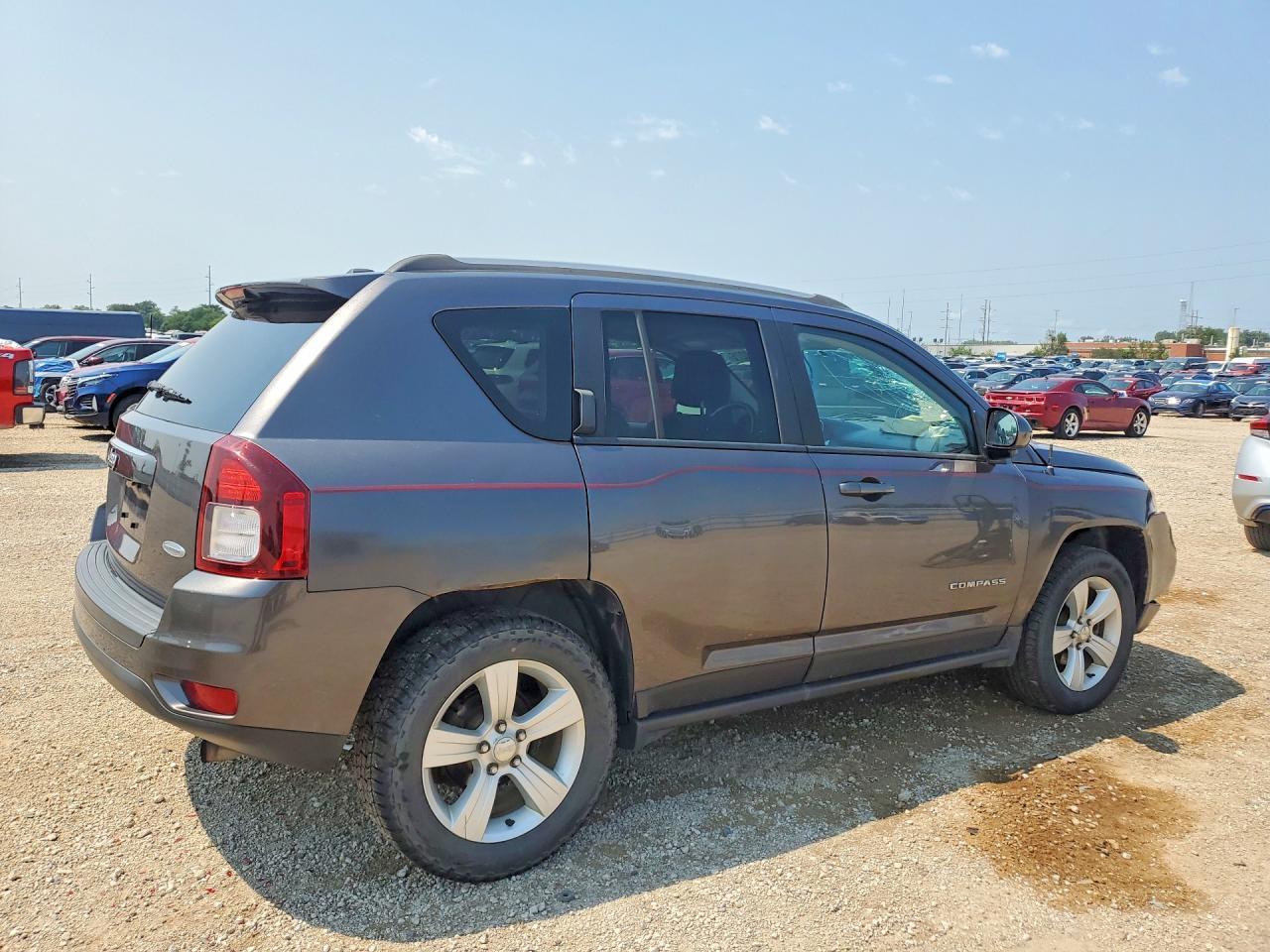 2017 Jeep Compass Latitude - Image 3