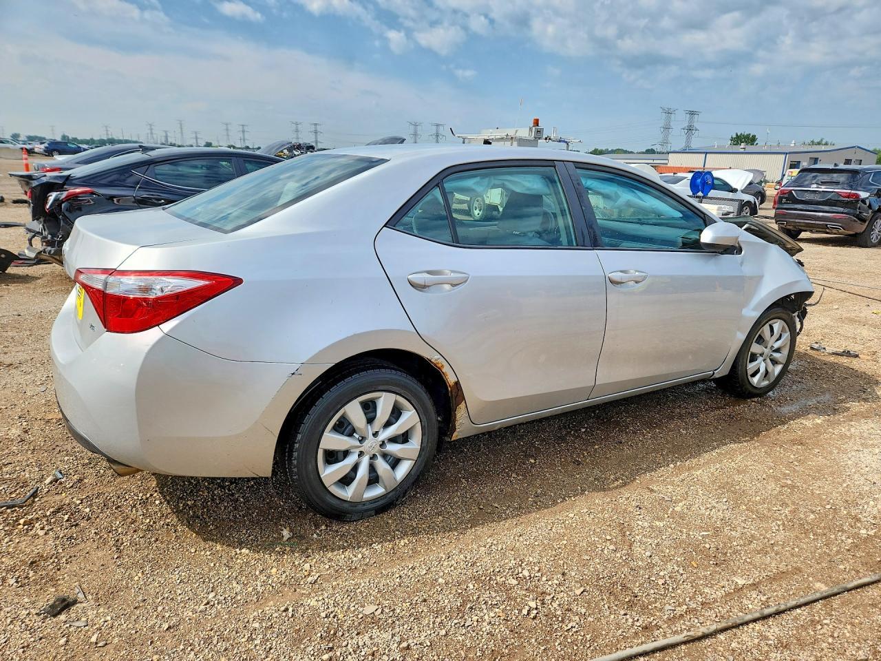 2015 Toyota Corolla Le - Фото 3