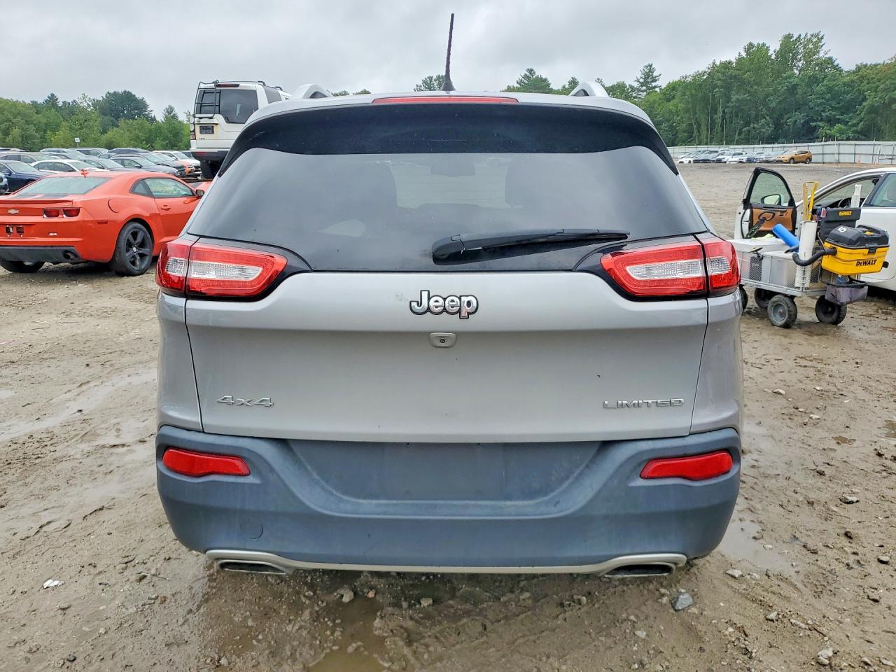 2016 Jeep Chereokee - Image 6