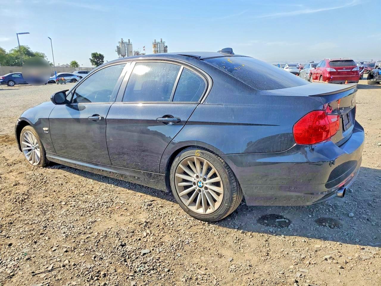 2011 BMW 335 Xi - Image 2