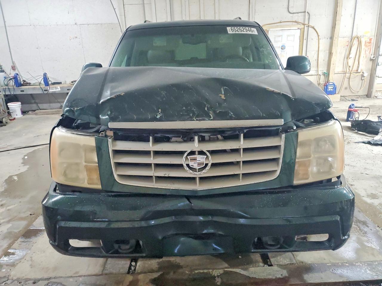 2002 Cadillac Escalade Luxury - Image 5