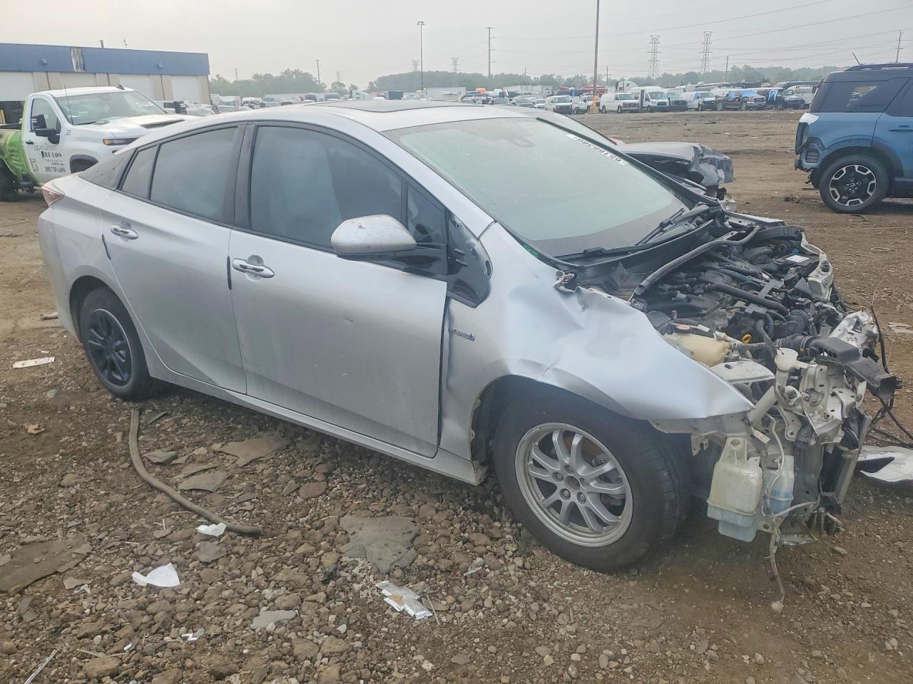 2017 Toyota Prius Three - Image 4