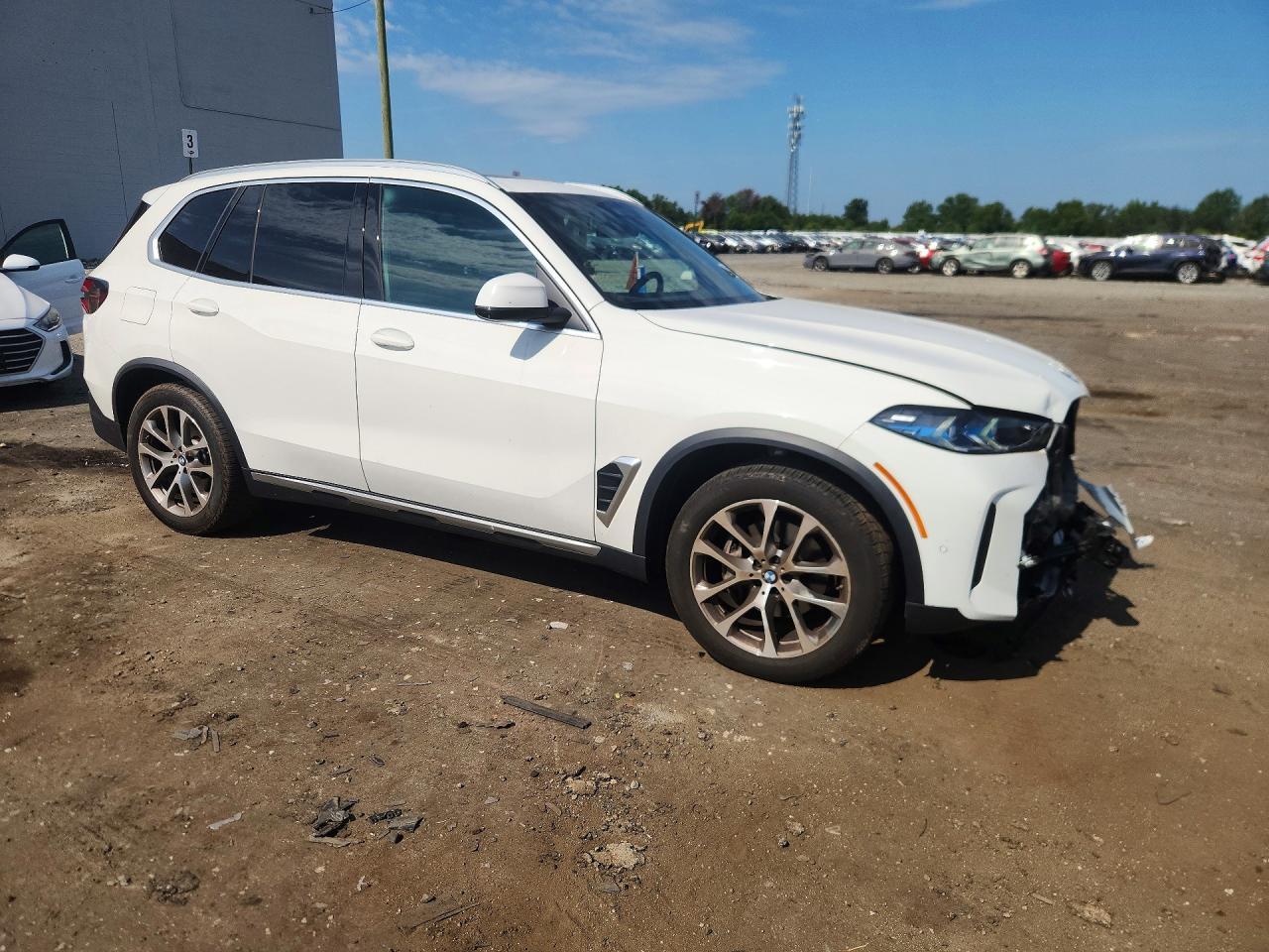 2025 BMW X5 xDrive40I - Image 4