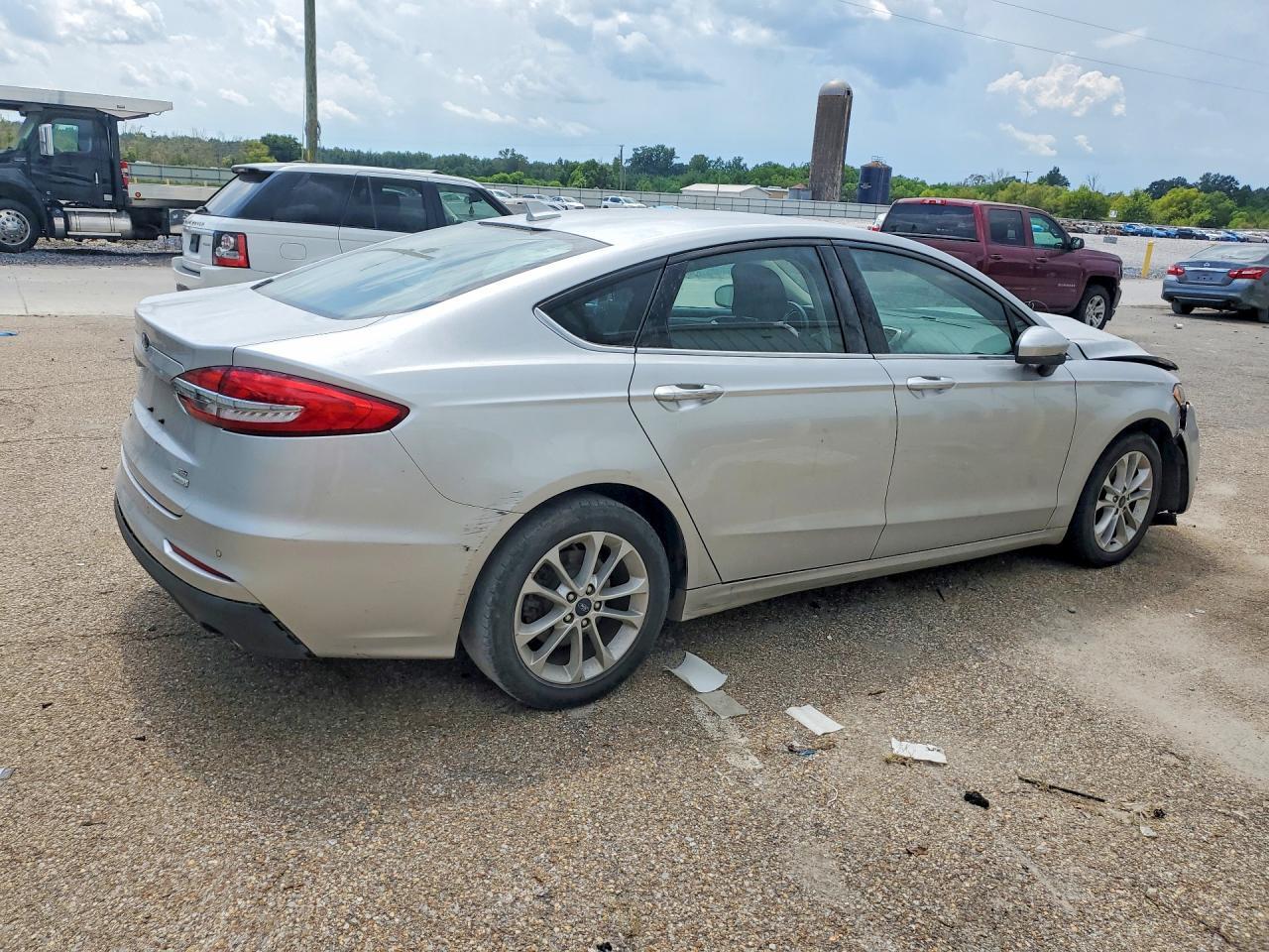2019 Ford Fusion Se - Фото 3