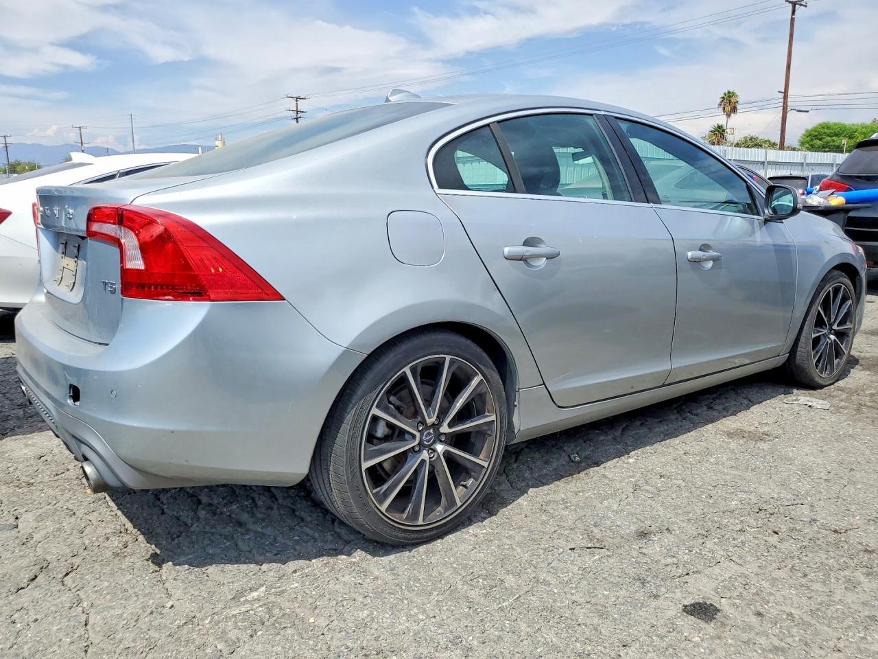 2017 Volvo S60 - Image 3