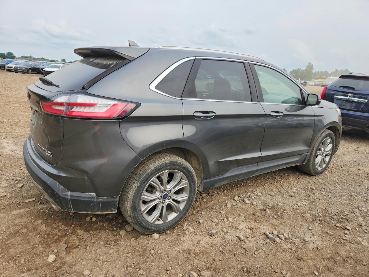 2019 Ford Edge Titanium - Image 3