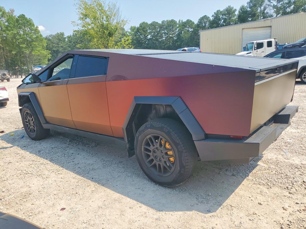 2025 Tesla Cybertruck - Фото 2