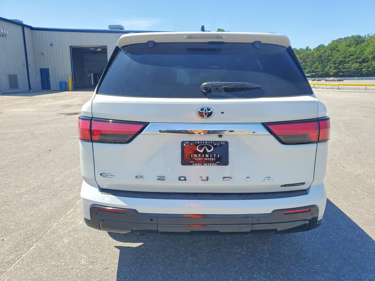 2025 Toyota Sequoia 1794 Edition - Фото 6