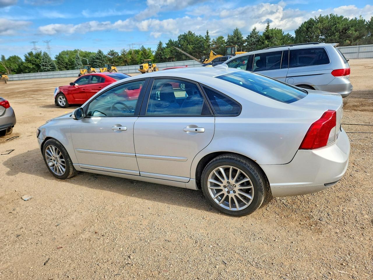 2010 Volvo S40 2.4I - Фото 2