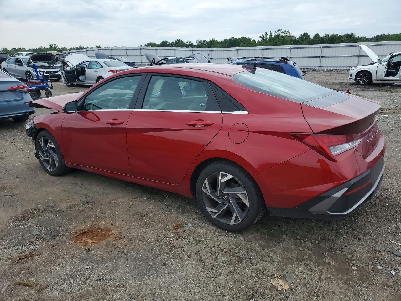 2025 Hyundai Elantra Limited - Фото 2