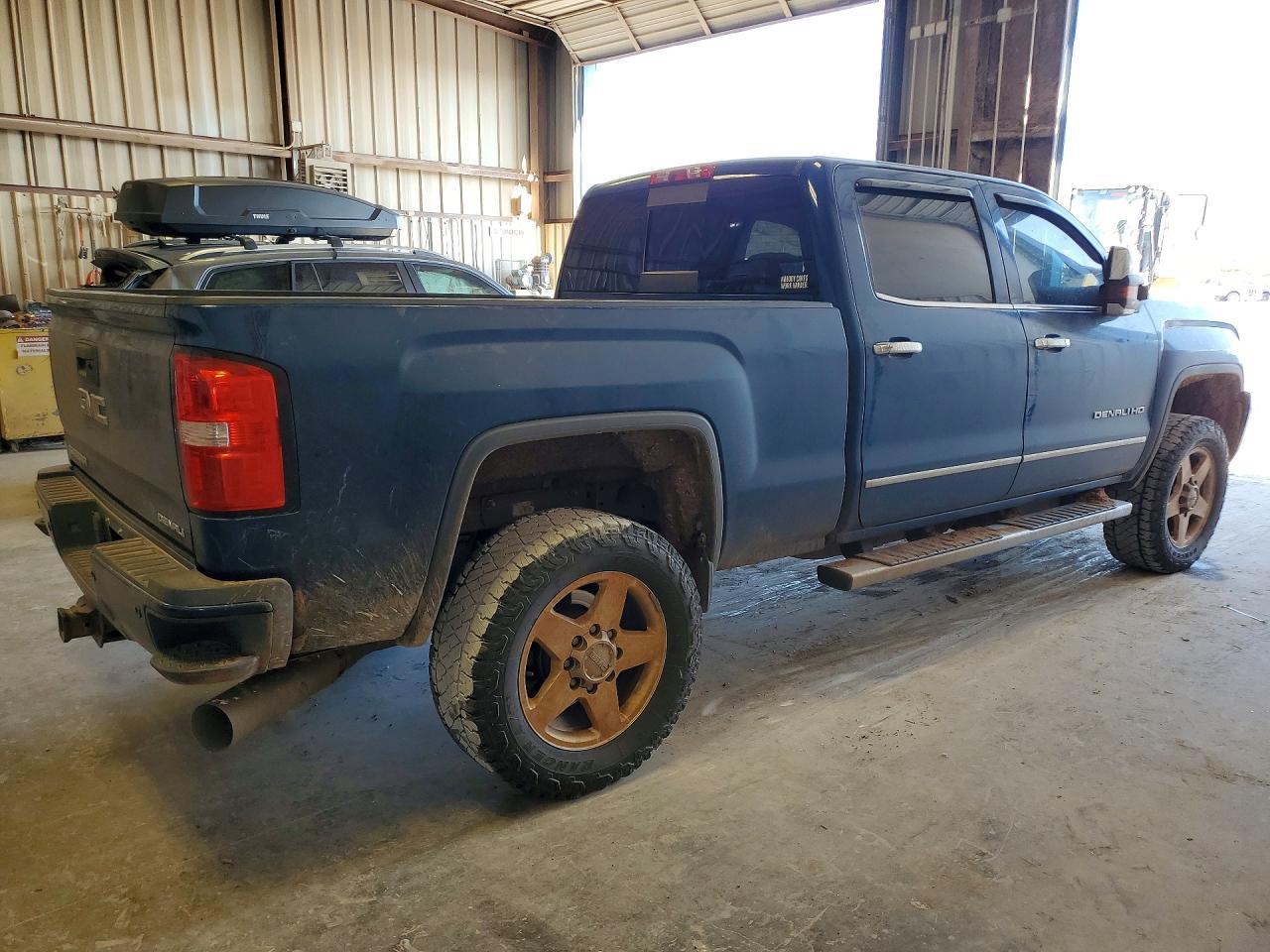 2015 GMC Sierra K2500 Denali - Image 3