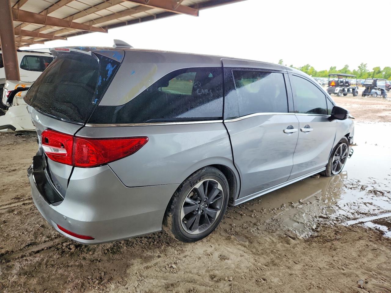 2024 Honda Odyssey Elite - Image 3