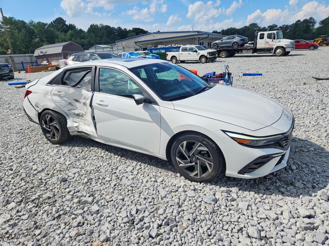 2024 Hyundai Elantra Limited - Image 4
