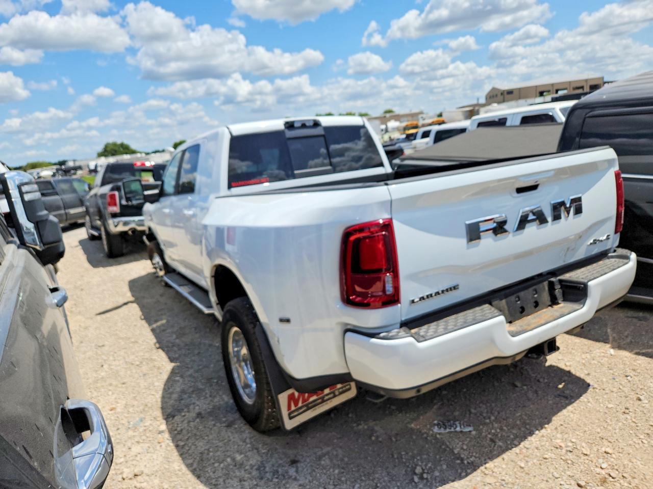 2026 Ram 3500 - Фото 2