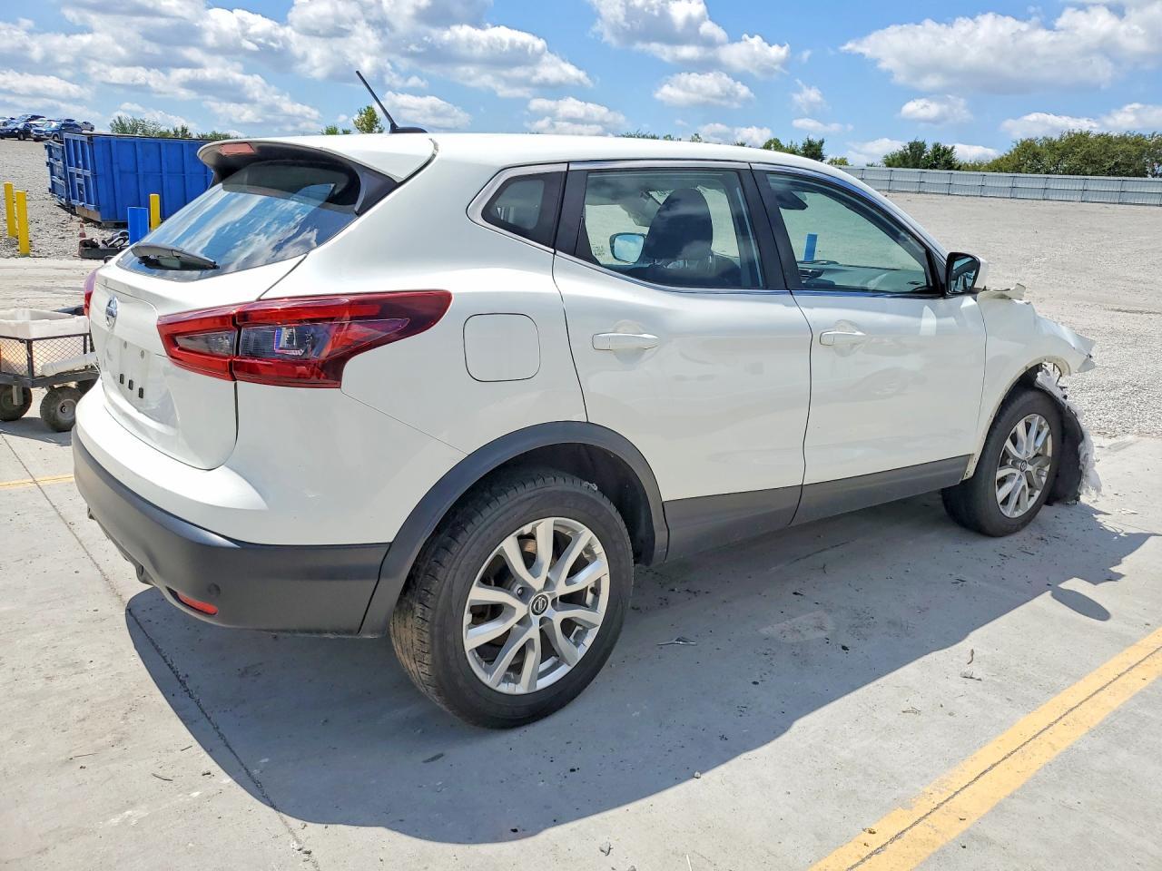 2021 Nissan Rogue Sport S - Image 3