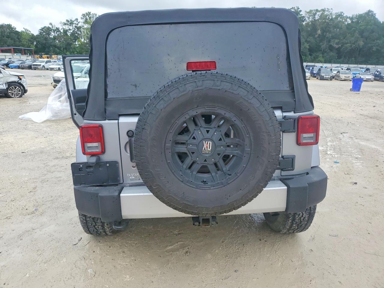 2015 Jeep Wrangler Unlimited Sahara - Фото 6