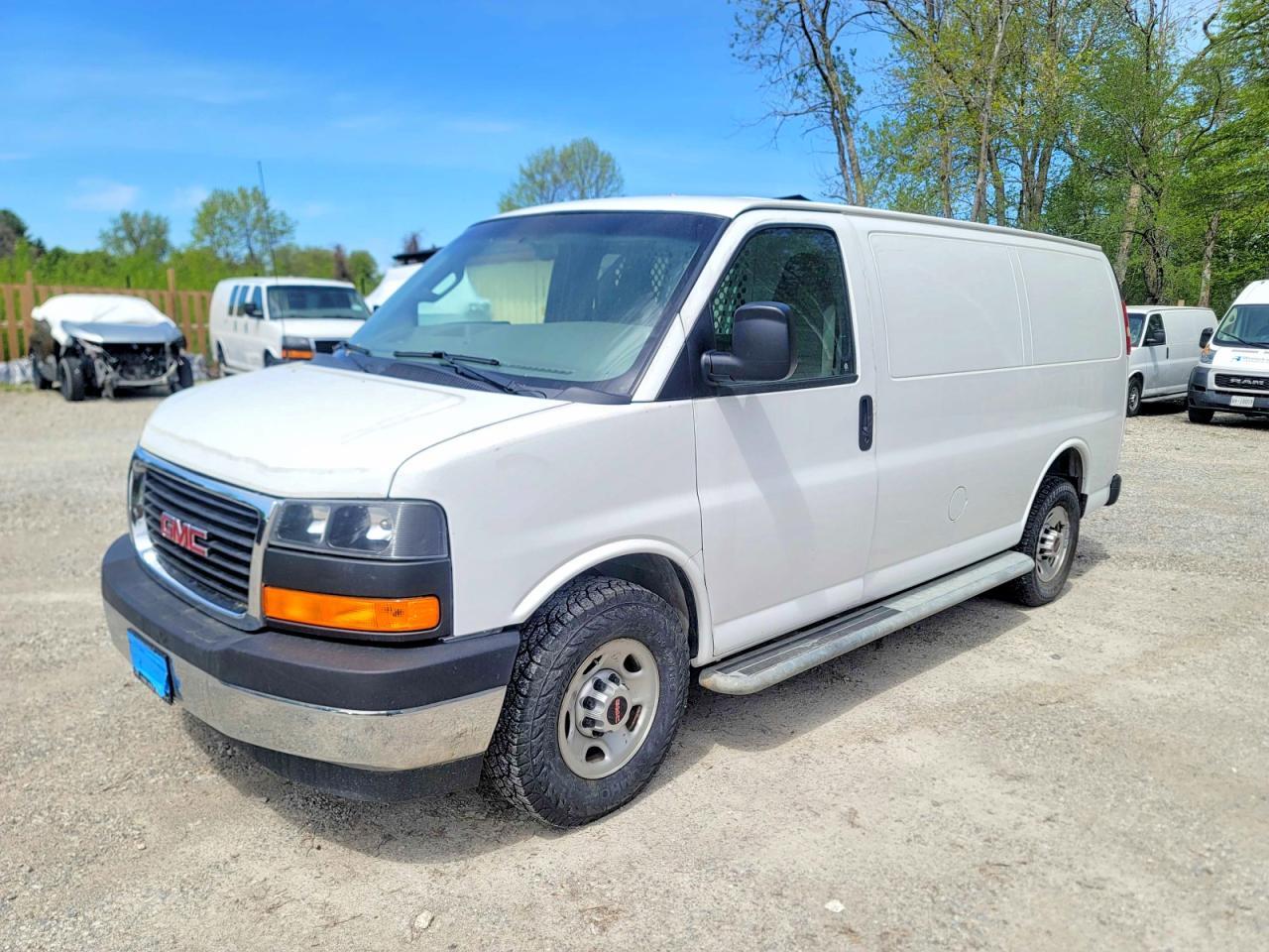 2017 GMC Savana G2500 - Фото 2