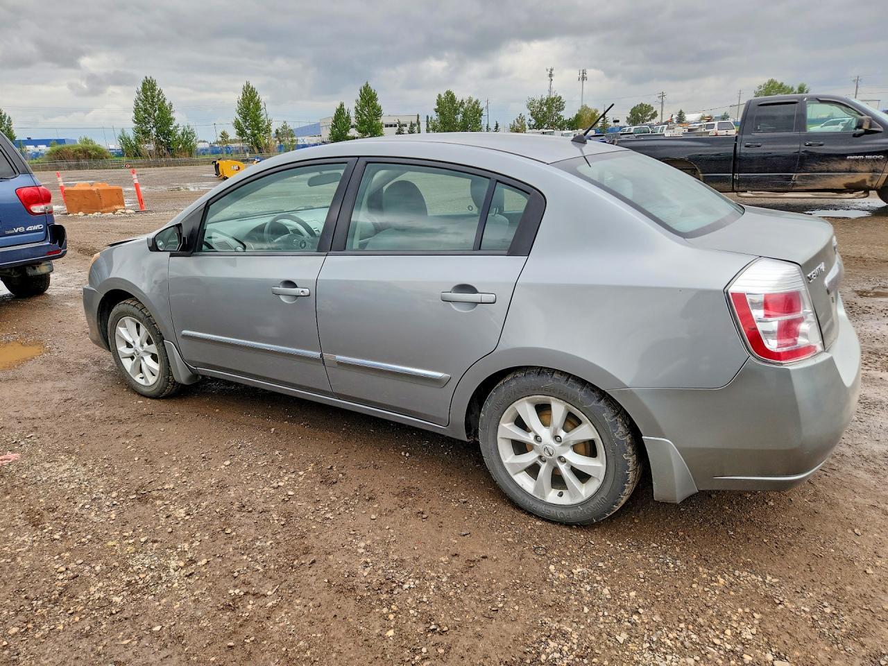 2010 Nissan Sentra 2.0 - Image 2