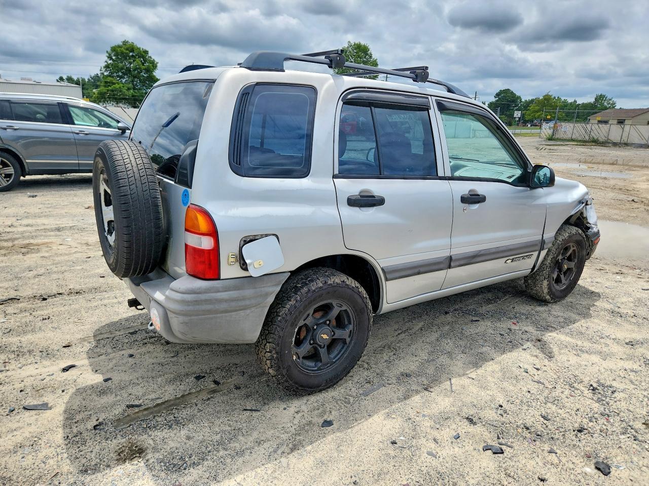 2000 Chevrolet Tracker - Image 3