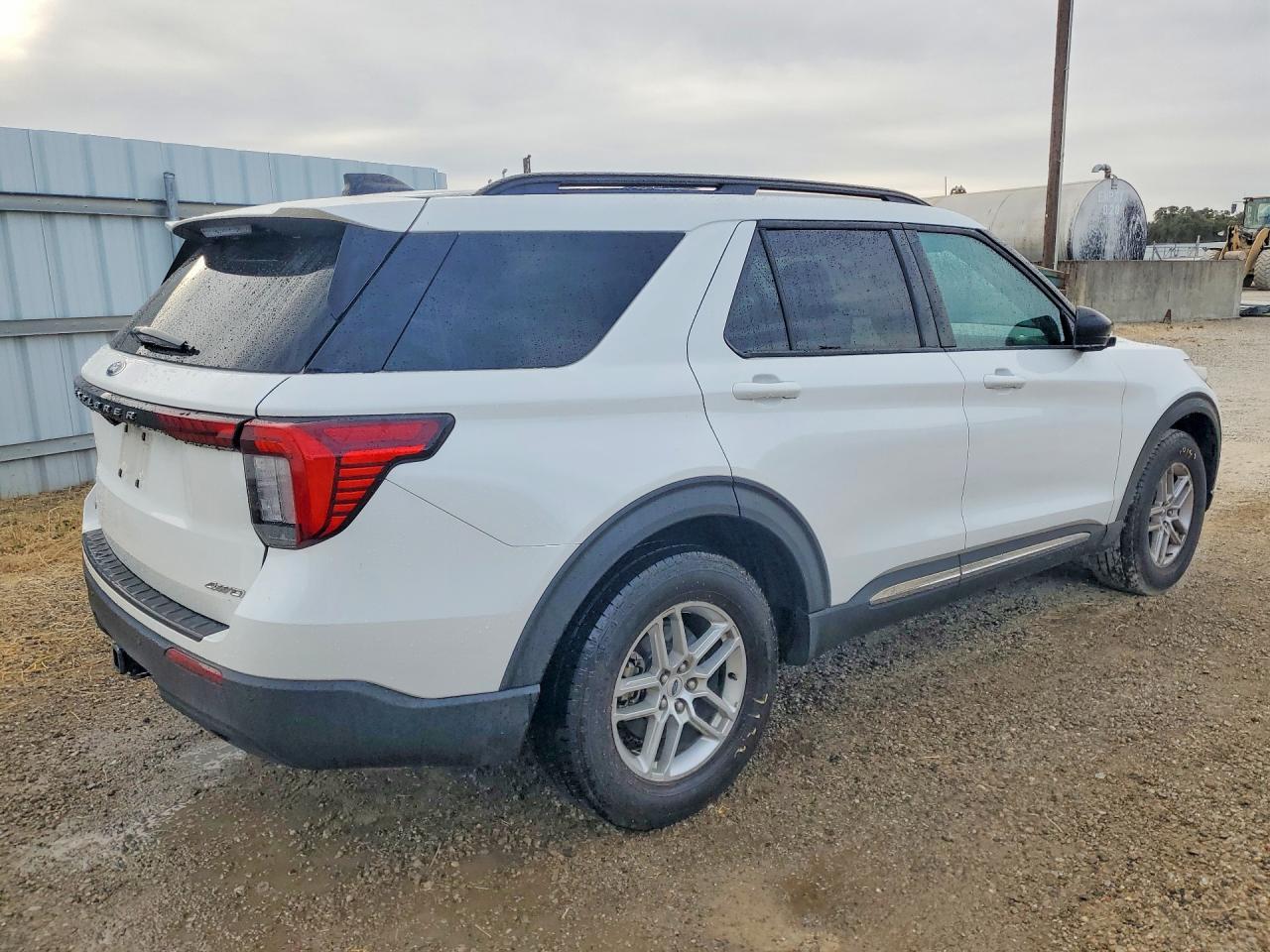2025 Ford Explorer Active - Фото 3