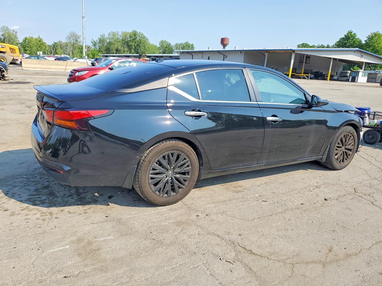 2025 Nissan Altima Sv - Image 3