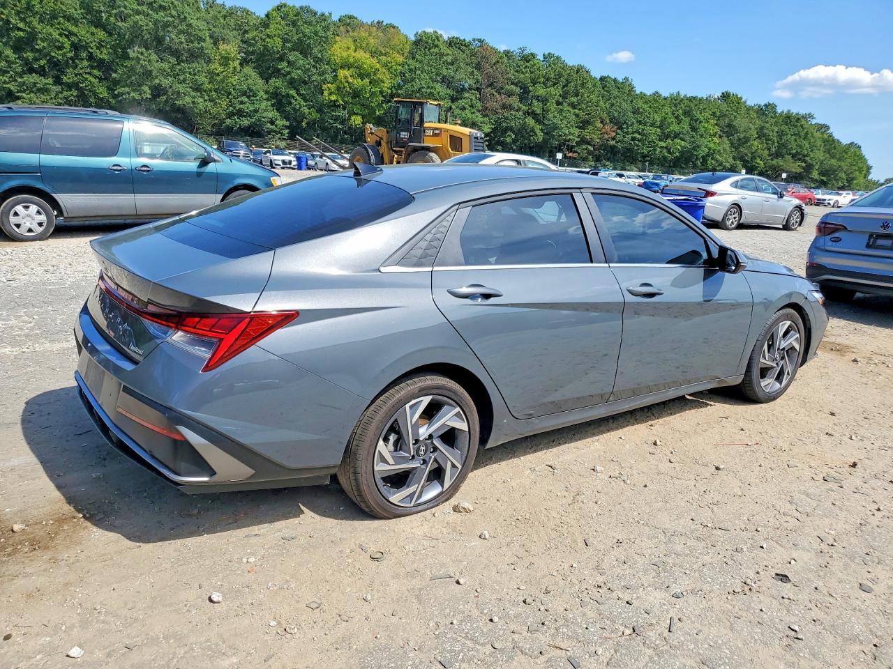 2025 Hyundai Elantra Limited - Image 3
